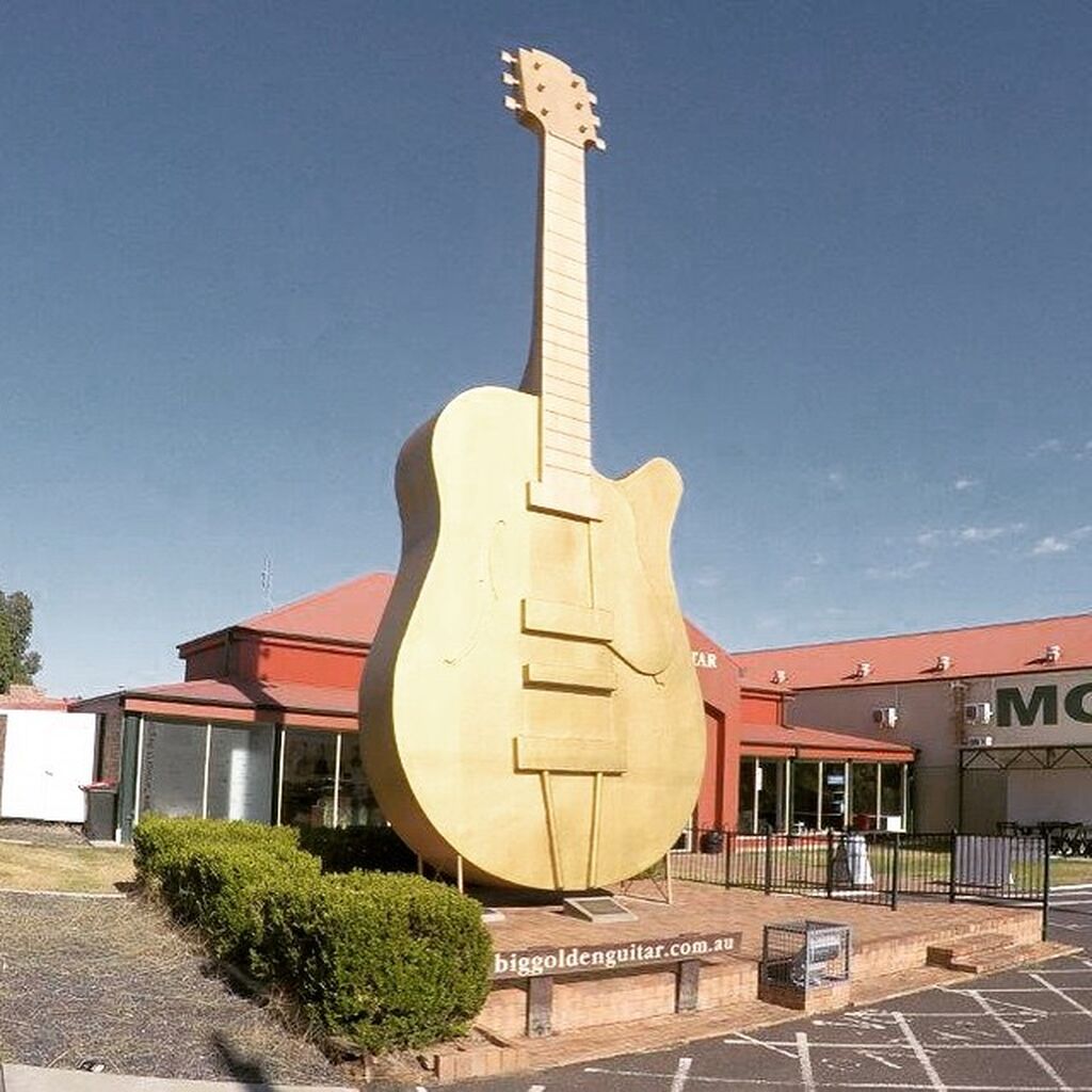 Die Big Golden Guitar in Tamworth