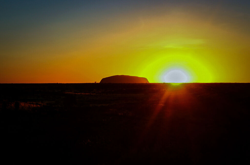 Uluru Ayers Rock im Sonnenaufgang