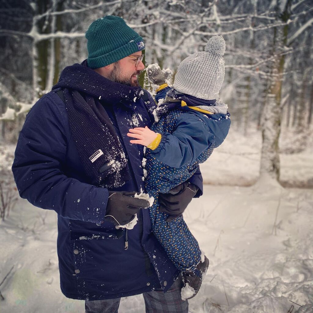 Vater & Sohn im Schnee