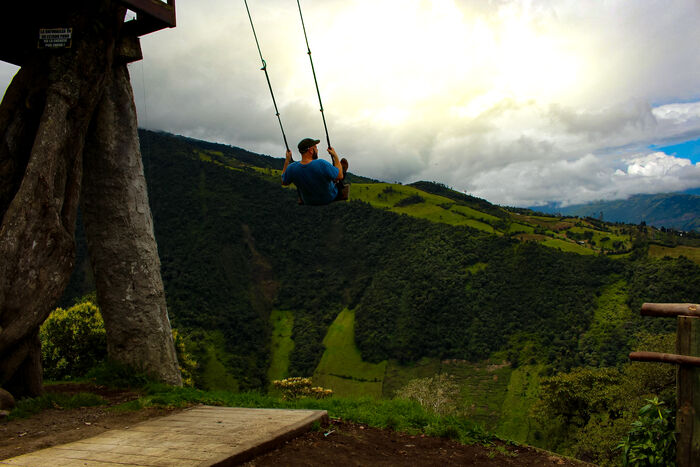 Erlebe die Adrenalin-Schaukel in Baños de Agua Santa